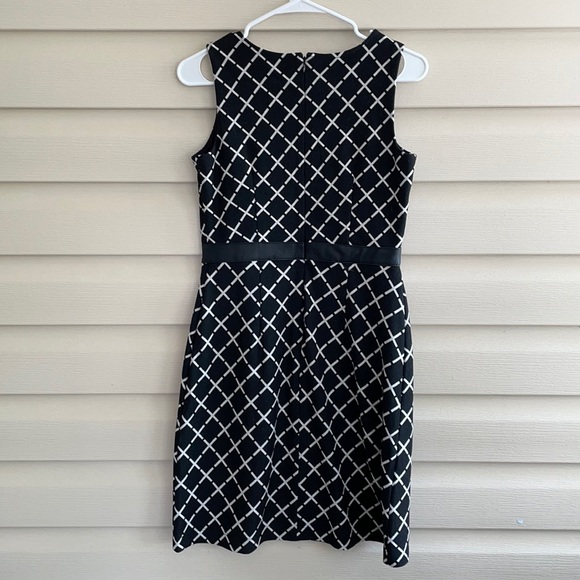 Ann Taylor Sleeveless Dress - Petite - Picture 2 of 6